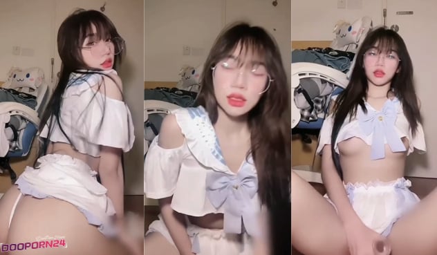 คลิปหลุดคอลเสียว งานน้องแว่นแต่งชุดเมดทำท่าทางยั่วเย็ดอย่างฟิน โชว์ลีลาขย่มควยแบบยั่วๆพร้อมพาเสียวกับดิวโด้คู่ใจเขี่ยแตตเสียวหีจนน้ำแตก